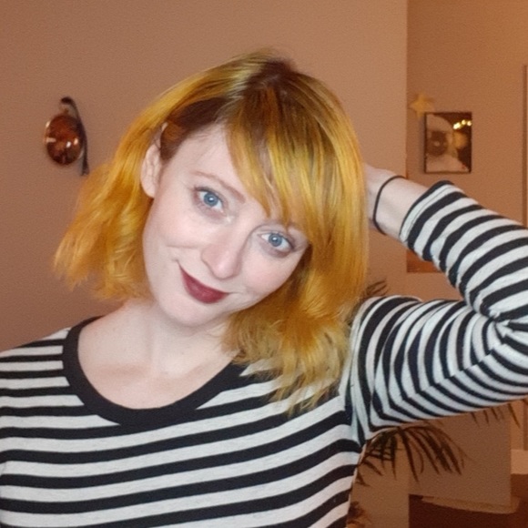 Overtone Extreme Yellow Colouring Conditioner (8 FL oz - unopened) - Picture 4 of 5